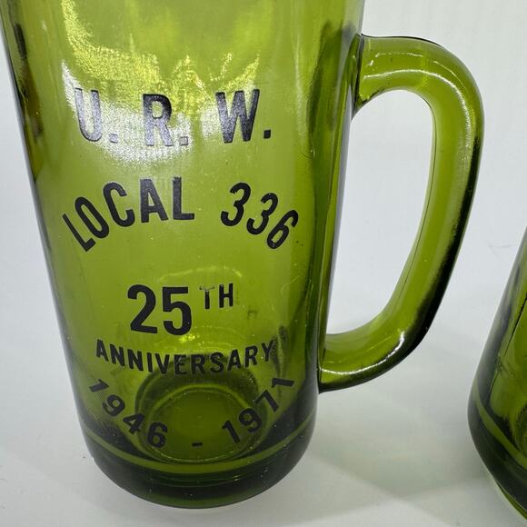 Vintage U.R.W. Local 336 25th Anniversary Green Glass Beer Mugs 1971 Pair - Picture 2 of 5